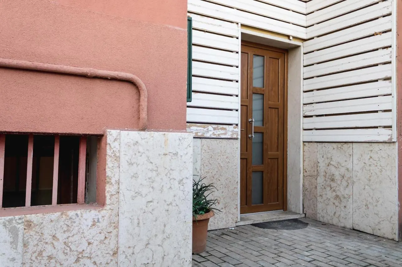 -Exclusive Verona Fiere- Free Parking And Wi-Fi- 0*,  Italia